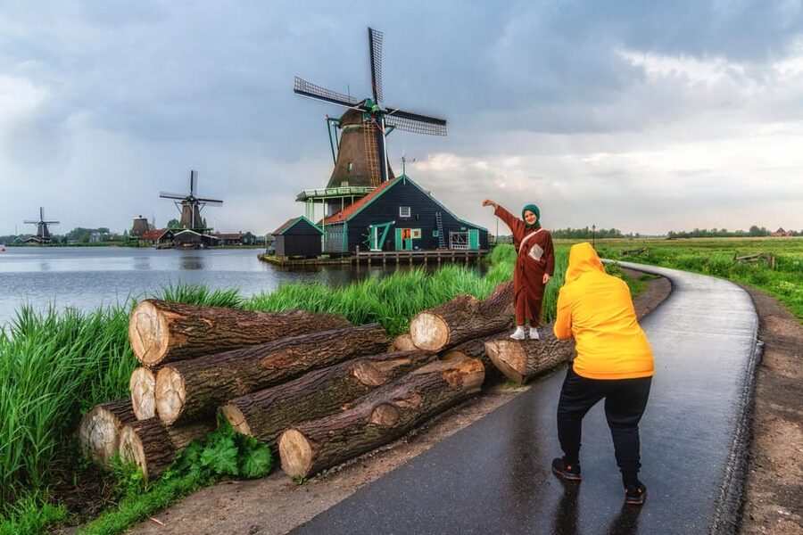 Amsterdam: Zaanse Schans, The Hague & Rotterdam Tour - Meeting the bus at Aloha Bowling