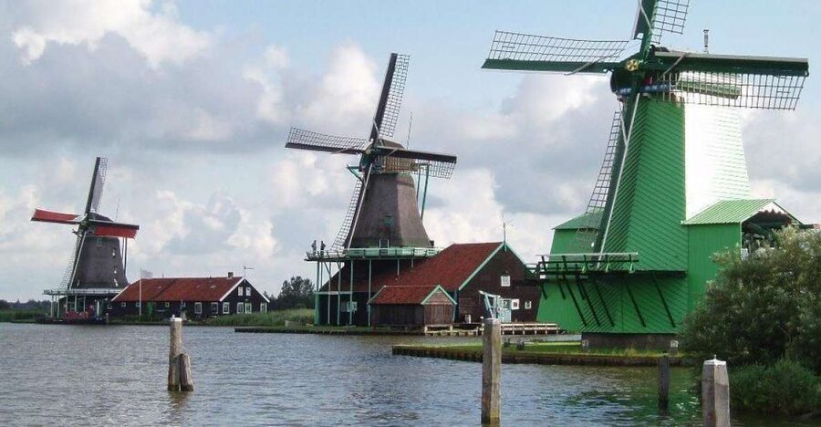 Amsterdam: Zaanse Schans Windmills Bike Tour with Guide - Key points at a glance