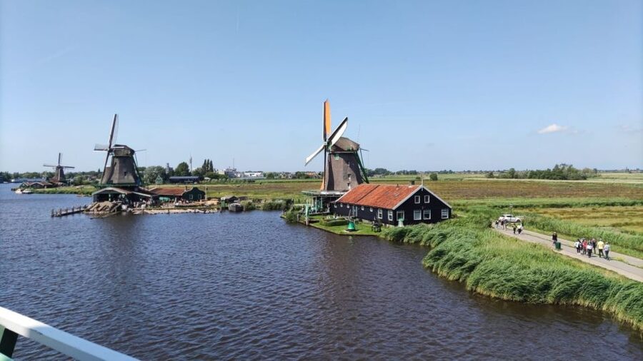 Amsterdam: Zaanse Schans Windmills Bike Tour with Guide - The ride through Zaanse Schans