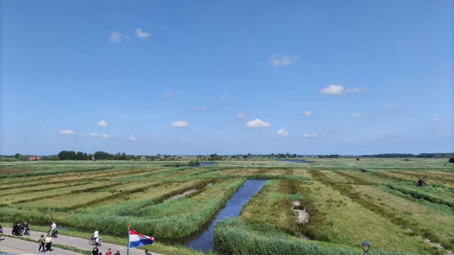 Amsterdam: Zaanse Schans Windmills Bike Tour with Guide - Wooden shoes, cheese, and free time