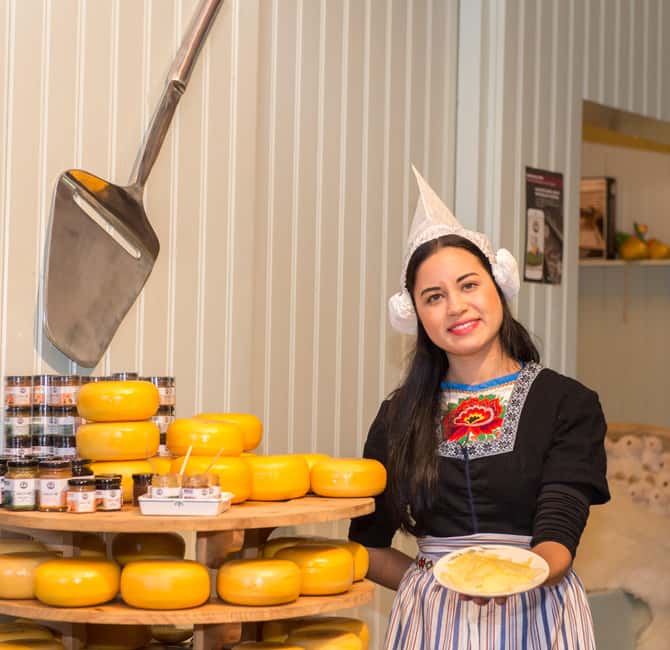 Amsterdam: Zaanse Schans windmills & Volendam Guided Tour - Key points to know before booking