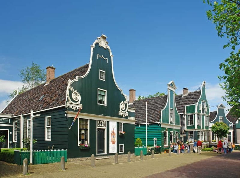 Amsterdam: Zaanse Schans windmills & Volendam Guided Tour - Zaanse Schans and the windmill view
