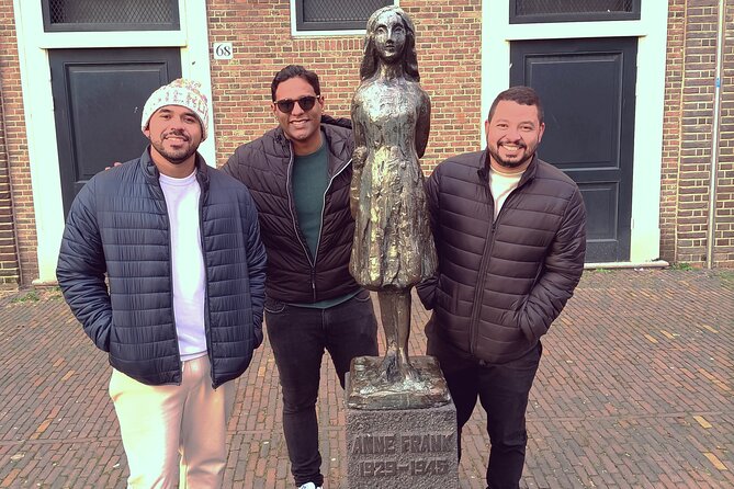 Anne Frank and Amsterdam Jewish History Walking Tour - Kattengat and the people hidden inside a bar