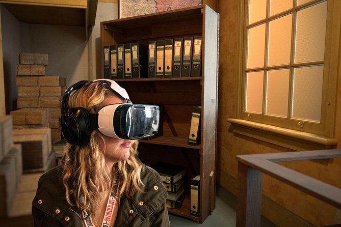 Anne Frank's Last Walk & See Anne Frank House in Virtual Reality - Johnny Jordaanplein and Amsterdam’s Folk Tradition