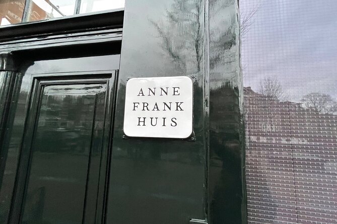 Anne Frank's Last Walk & See Anne Frank House in Virtual Reality - Seeing the Anne Frank House from the Street