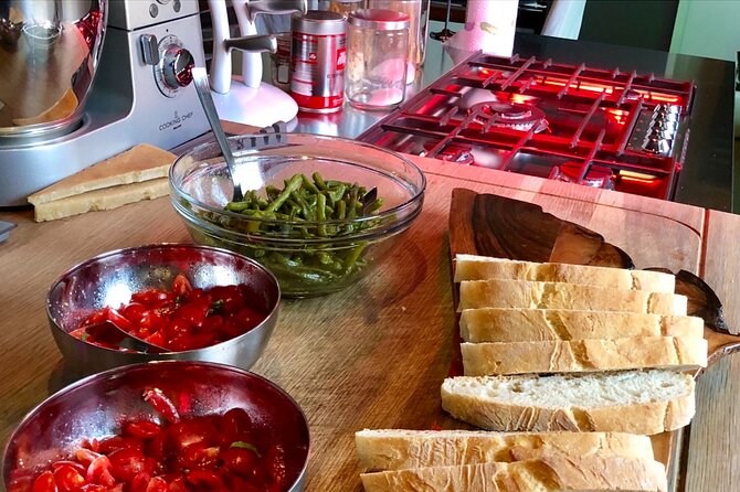Authentic Italian Dinner in Cozy Canal Home in Amsterdam - The starter: bruschetta, cheese, and cured meats
