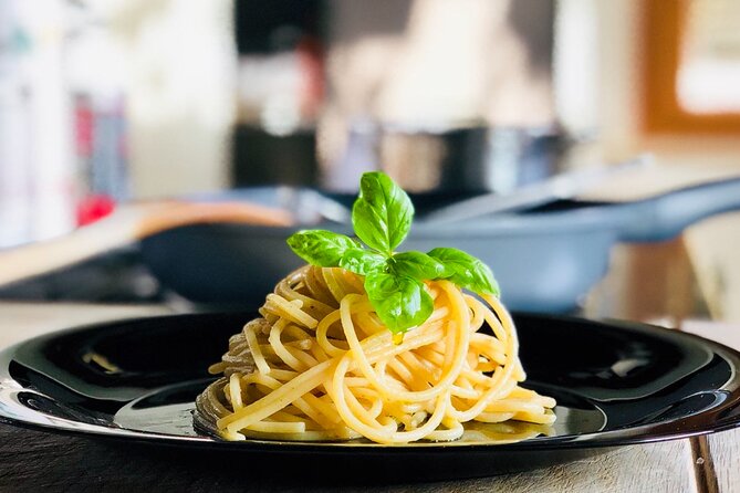 Authentic Italian Dinner in Cozy Canal Home in Amsterdam - A canal home instead of a standard restaurant
