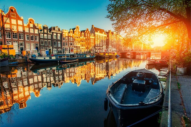 Authentic tour of Amsterdam: Jordaan, Ana Frank and Vondelpark - Reading the Canal Ring as a city plan