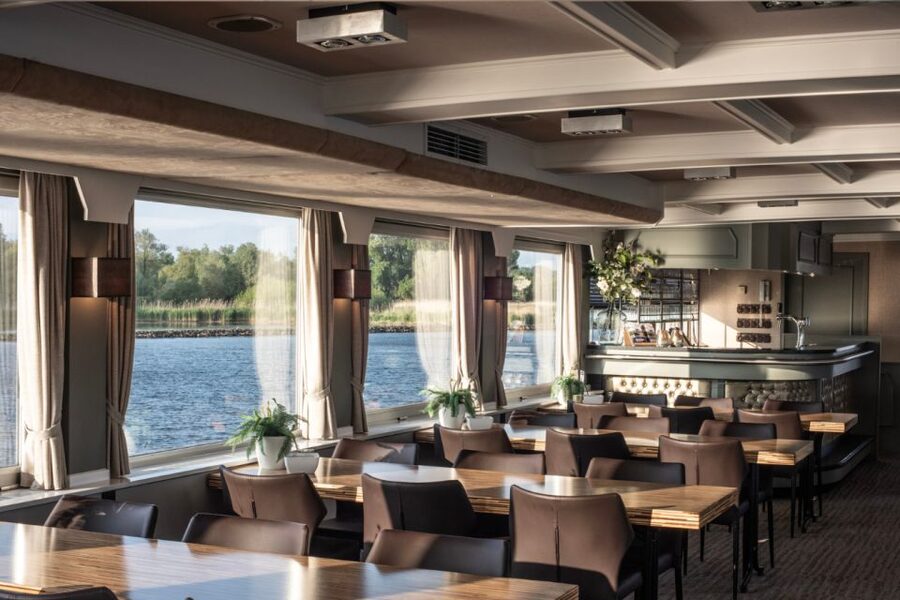 Biesbosch: Boat Cruise through National Park - A quieter ride on De Zilvermeeuw