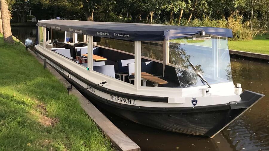Boatrental 3 Hours 8 Person with Steeringwheel and cushions - Who will enjoy this boat ride most