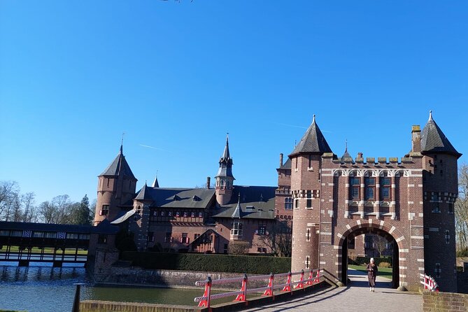 Castle De Haar Small-Group Tour from Amsterdam - The first view of a fairy-tale castle
