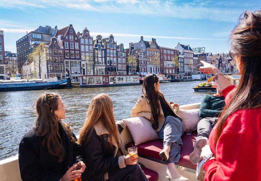 CHEESE AND DRINKS TOUR: A TASTE OF AMSTERDAM ON THE CANALS - Why this short Amsterdam cruise works
