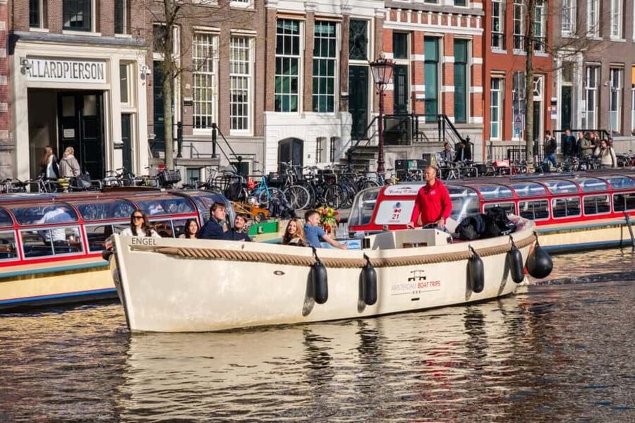 CHEESE AND DRINKS TOUR: A TASTE OF AMSTERDAM ON THE CANALS - Stopera, Herengracht, and Amsterdam’s grand canal belt