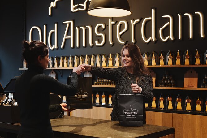 Cheese and Wine tasting in Amsterdam - A Dutch cheese lesson above the Damrak shop