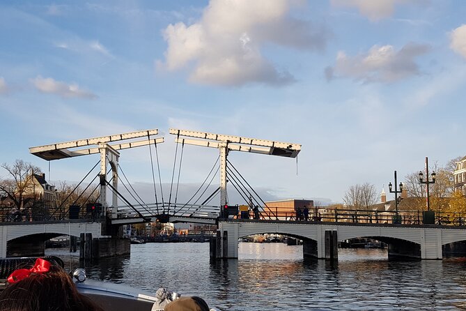 Classic Salonboat Tour in Amsterdam Including Cheese and Wine - A relaxed start at Westermarkt
