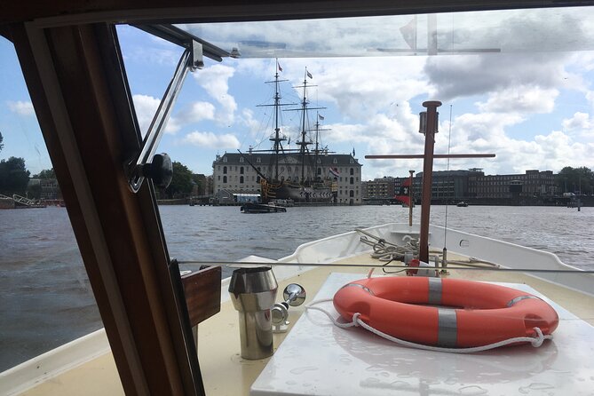 Cruise Amsterdam like a Local — Small Group 12 pax - Meeting the boat at Prinsengracht 397