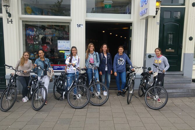 Daily group bike tour in Spanish. - Oud West and the Move Toward Vondelpark
