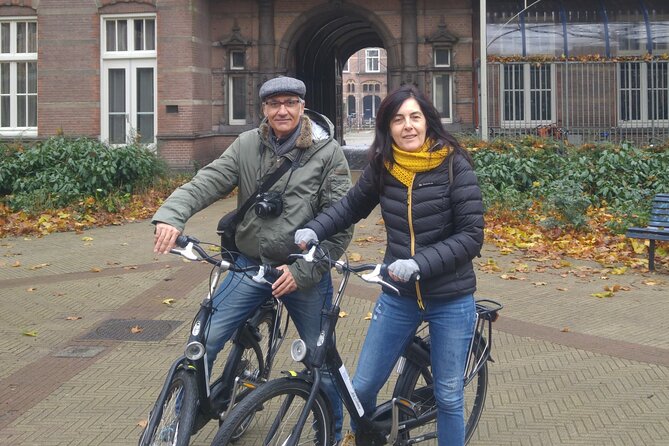 Daily group bike tour in Spanish. - A Break at Proeflokaal ’t Blauwe Theehuis