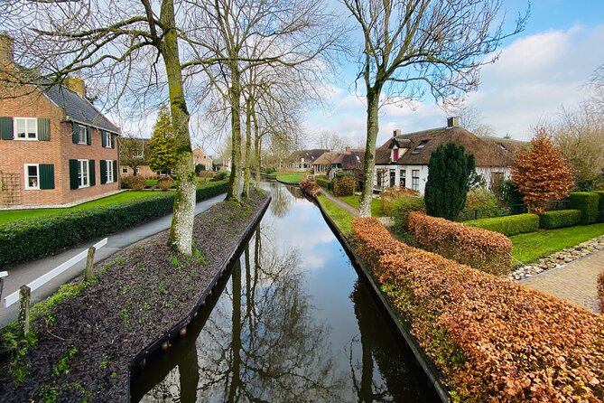 Day Tour Giethoorn, Afsluitdijk and Zaanse Schans with Boat Cruise - Giethoorn is the day’s main reward