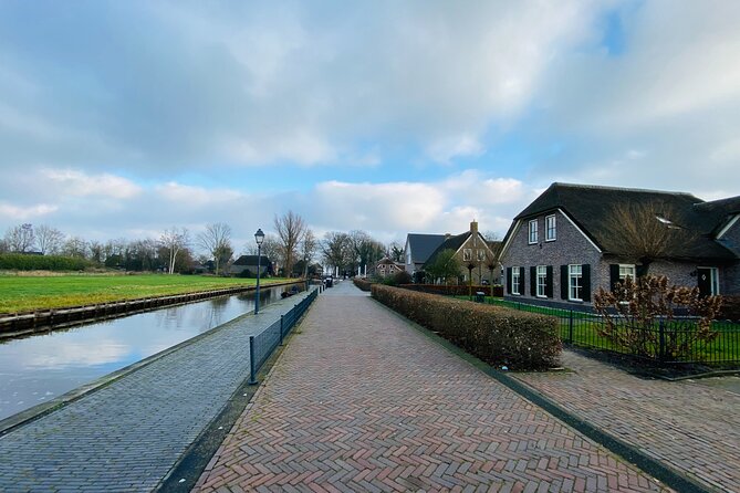 Day Tour Giethoorn, Afsluitdijk and Zaanse Schans with Boat Cruise - The guide can shape the entire experience