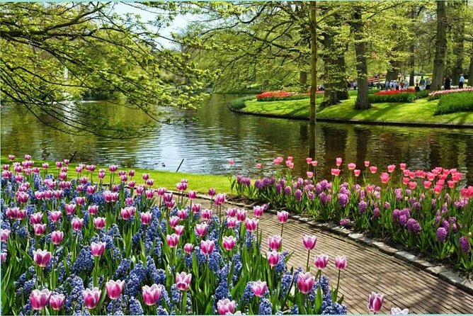 Day Trip to Keukenhof Gardens from Amsterdam with Tour Guide - The guide makes or breaks the day