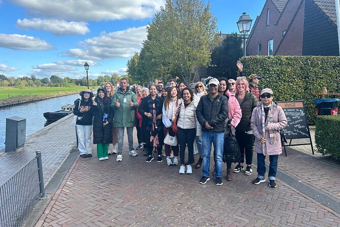 Daytrip Tour from Amsterdam to Zaanse Schans and Giethoorn - Giethoorn by boat: the day’s calm center