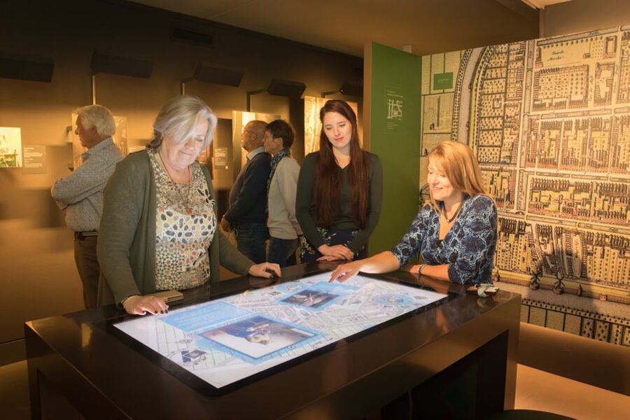 Delft: Vermeer Centrum Delft Museum Entry Ticket - Starting in a historic Delft art building