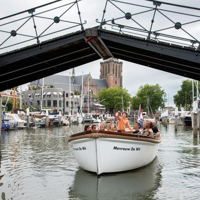 Dordrecht: City Canal Cruise - Through the Binnenstad Harbors