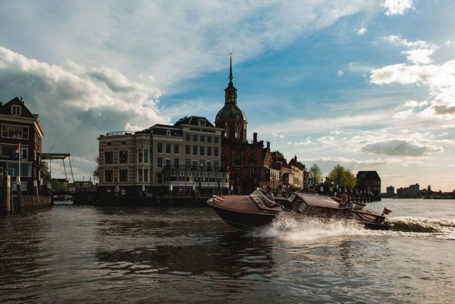 Dordrecht: City Walking Tour with Boat Ride - Why combine a walk with a boat ride?