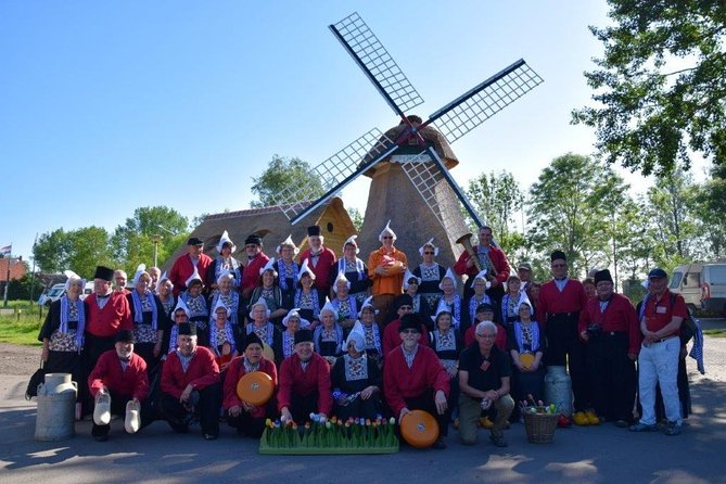 Dutch Experience in Volendam with Traditional Outfits - Why the private format matters