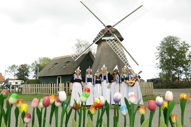 Dutch Experience in Volendam with Traditional Outfits - Accessibility and who will enjoy it