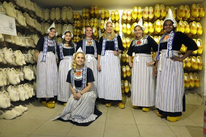 Dutch Experience in Volendam with Traditional Outfits - What I would plan before booking