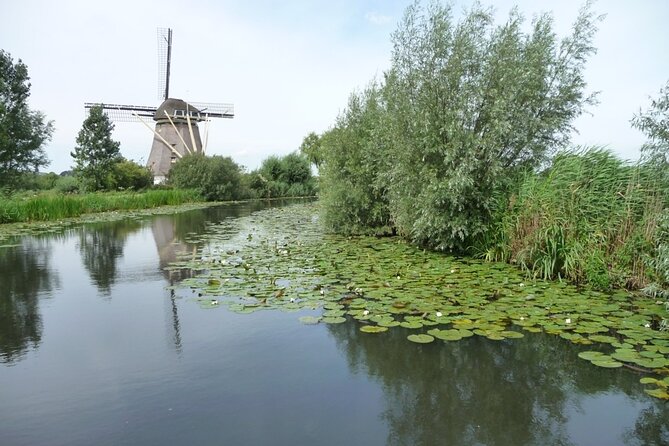 E-Bike PRIVATE tour Countryside of Amsterdam Volendam Marken - Riding toward Volendam, the fishing village
