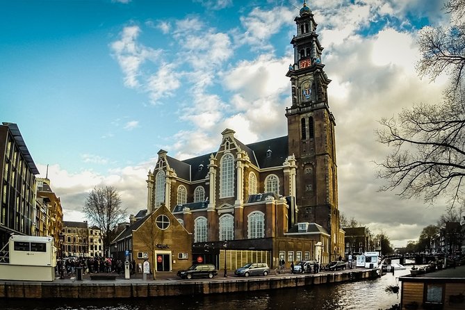 e-Scavenger hunt Amsterdam: Explore the city at your own pace - Royal Palace and Amsterdam’s grand center
