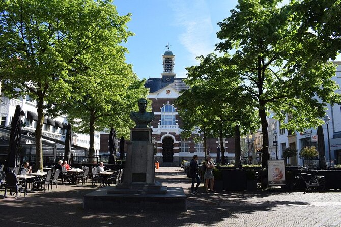 e-Scavenger hunt Apeldoorn: Explore the city at your own pace - Parks, playgrounds, and Julianatoren