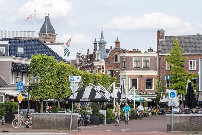 e-Scavenger hunt Assen: Explore the city at your own pace - De Bonte Wever and the practical side of Assen