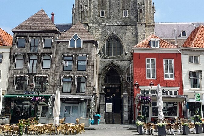 e-Scavenger hunt Bergen op Zoom: Explore the city - De Maagd theatre in the old center