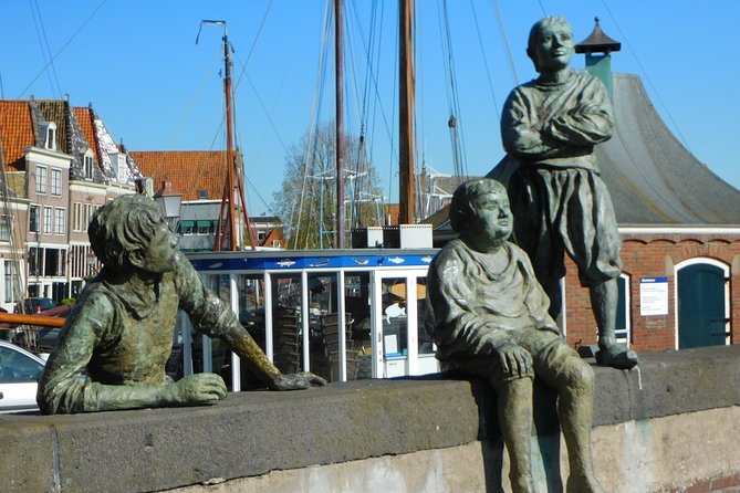 e-Scavenger hunt Hoorn: Explore the city at your own pace - Kaasmarkt, Varend Erfgoed, and the harbor atmosphere