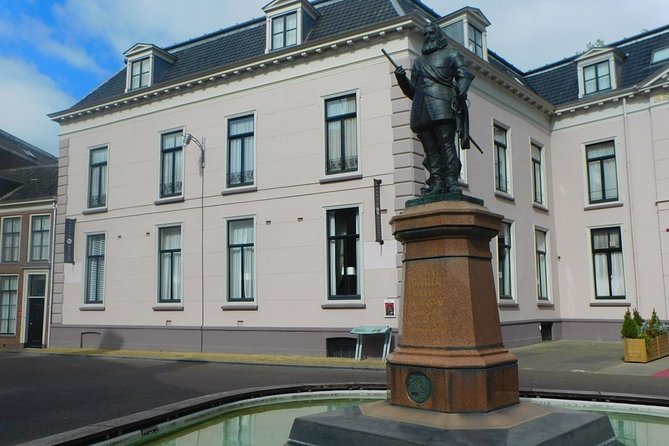 e-Scavenger hunt Leeuwarden: Explore the city at your own pace - Oldehove, Boomsma, and the 11Fountains