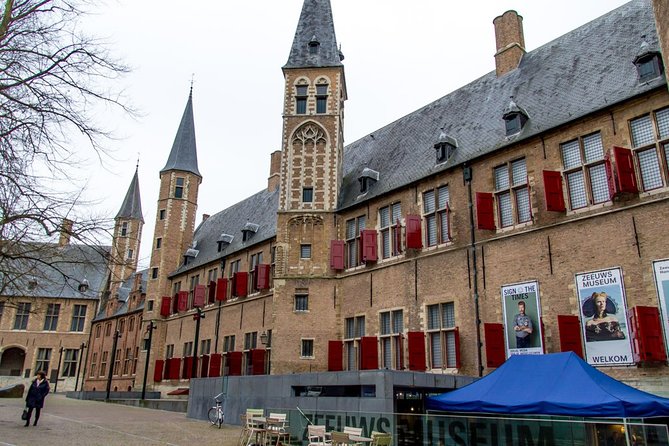 e-Scavenger hunt Middelburg: Explore the city at your own pace - The Oostkerk brings a strong architectural pause