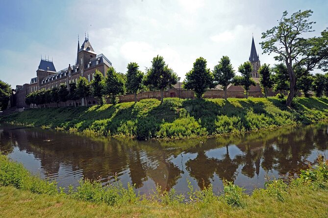 e-Scavenger hunt Sittard: Explore the city at your own pace - The price and the real value