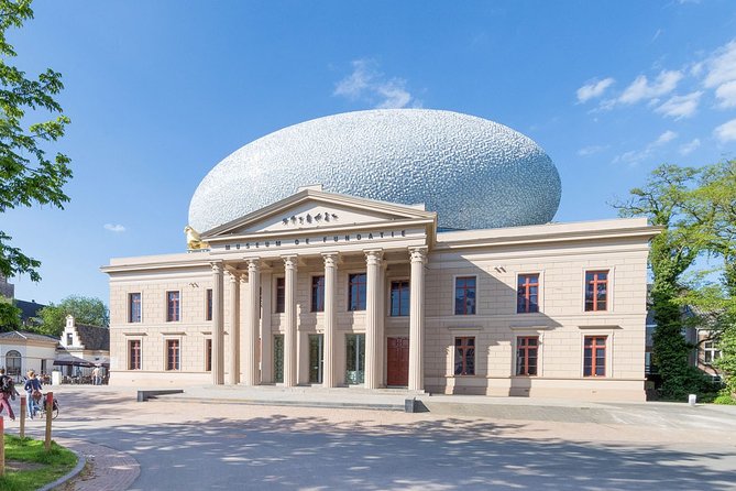 e-Scavenger hunt Zwolle: Explore the city at your own pace - Odeon Theater and modern Zwolle