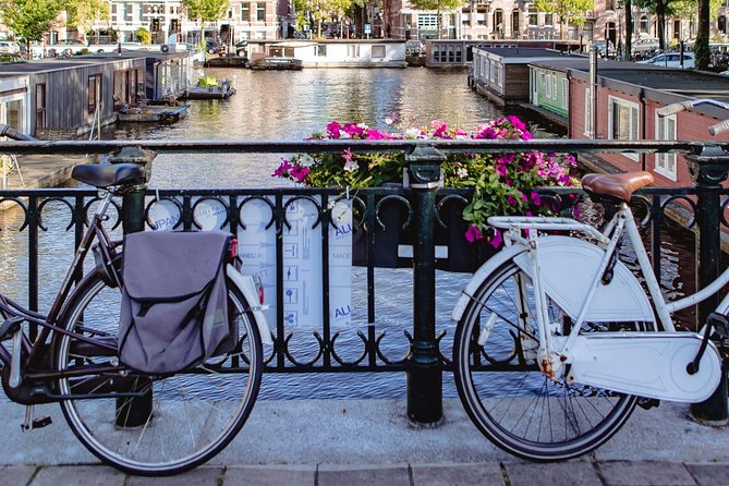 Eating Amsterdam: Albert Cuyp Market & The Pijp Food Tour - Making a fresh stroopwafel