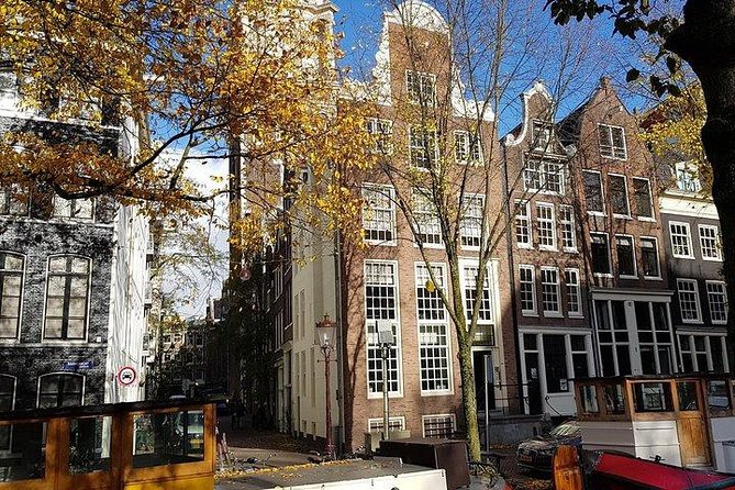 Elisabeth's Tailor made tours and services in Amsterdam and the Netherlands. - Nieuwer-Amstel offers shopping with a local feel