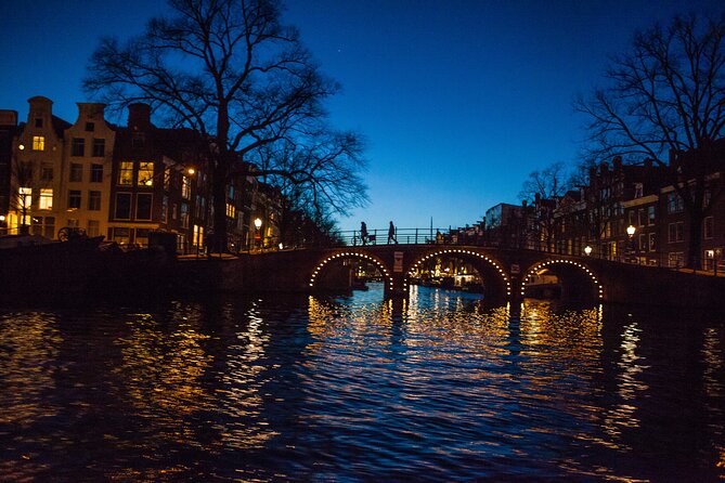 Evening Canal Cruise in Amsterdam with Wine & Cheese Option - Audio commentary versus a live guide