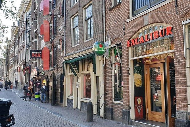 Exclusive small-group Amsterdam Red Light District tour - Int Aepjen, one of two surviving wooden buildings