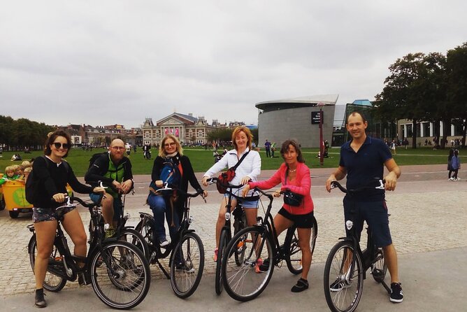 Explore Amsterdam by Bike in the Company of a French Local Guide - Bikes, brakes, children, and comfort