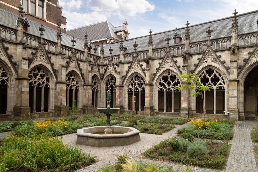 Explore Gems of Utrecht Walking Tour for Couples - Timing, language, and booking flexibility