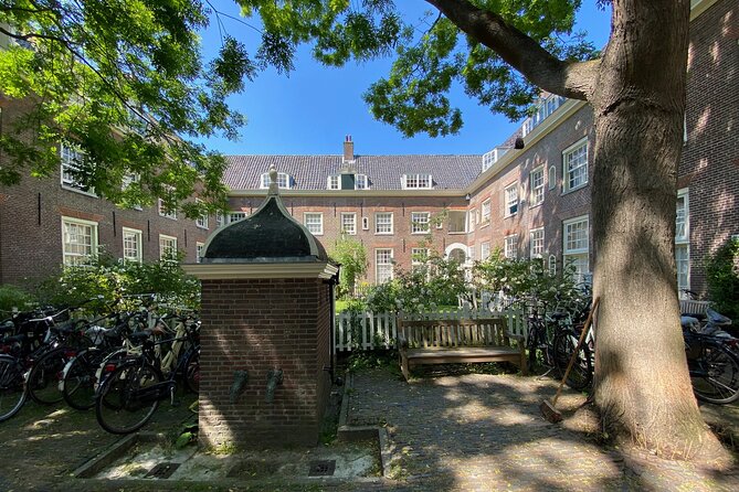 Explore hidden streets with friends - Starting at Beursplein and the birth of modern Amsterdam