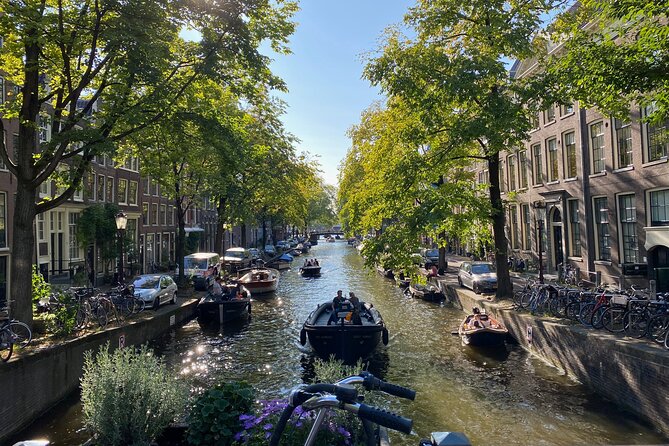 Explore hidden streets with friends - The Nine Streets, Amsterdam’s pleasant shopping detour